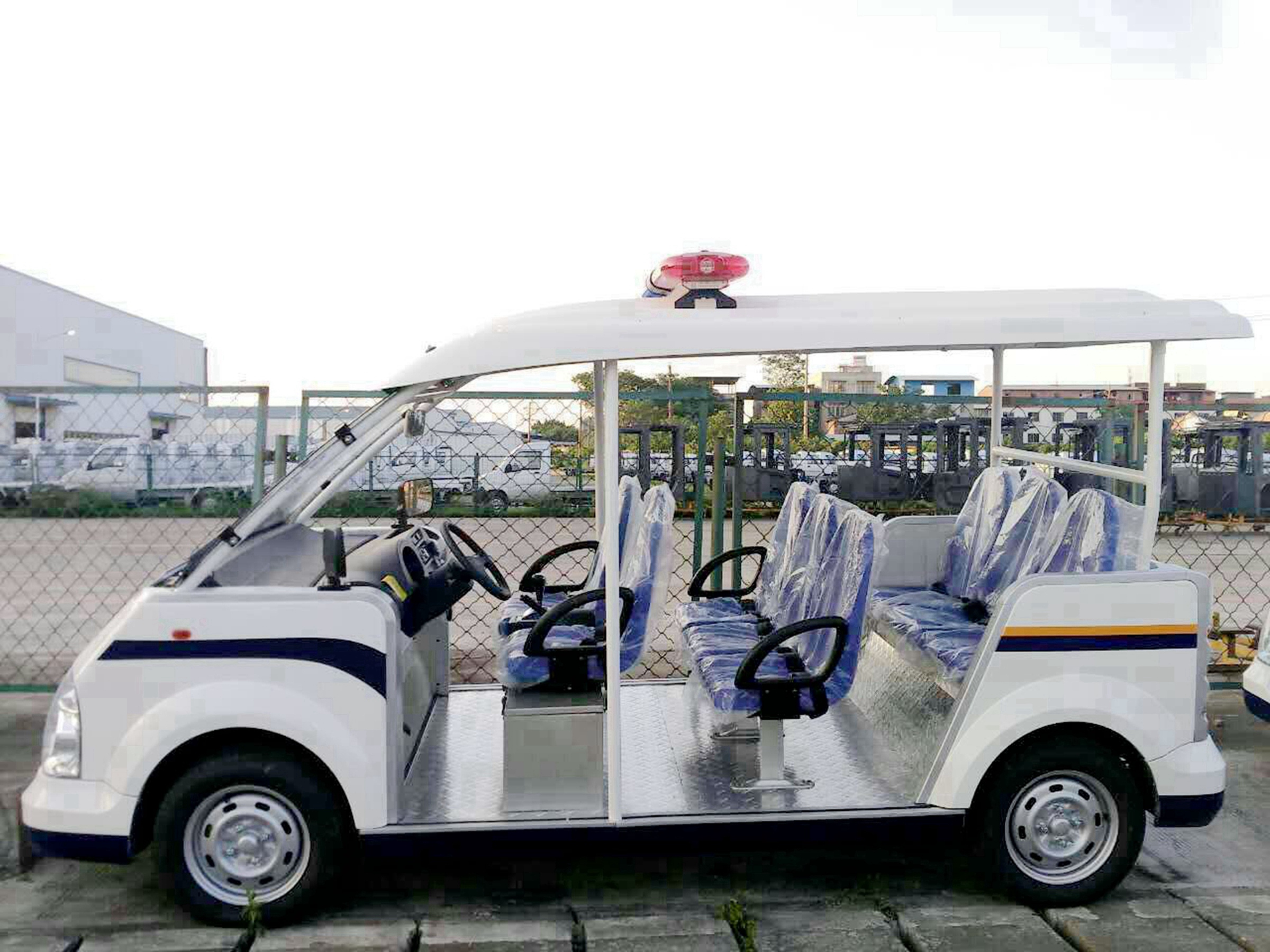 五菱威威系列8座巡逻车