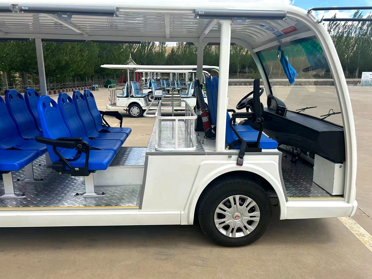 五菱L系列19座燃油观光车