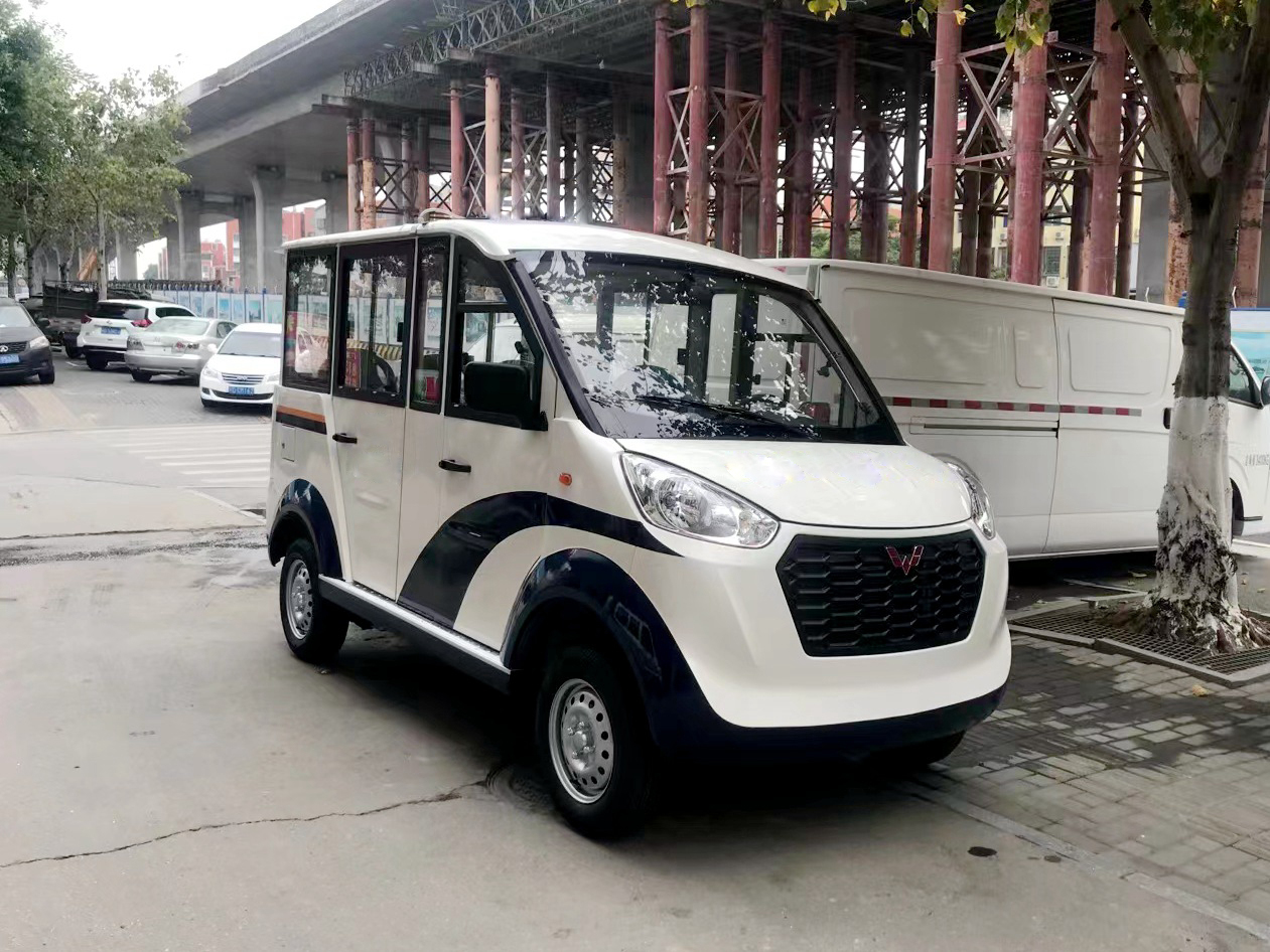 五菱M系列5座封闭式观光车