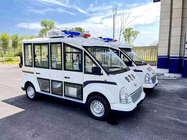 五菱威威系列8座封闭巡逻车
