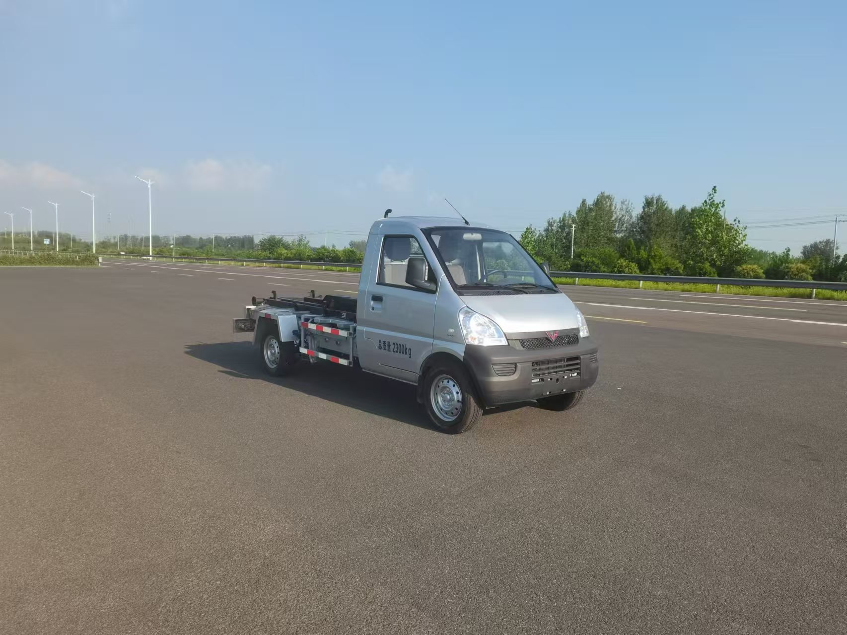 五菱纯电环卫车-车厢可拆卸式环卫车 装载能力1.5吨以上，一车可配多厢